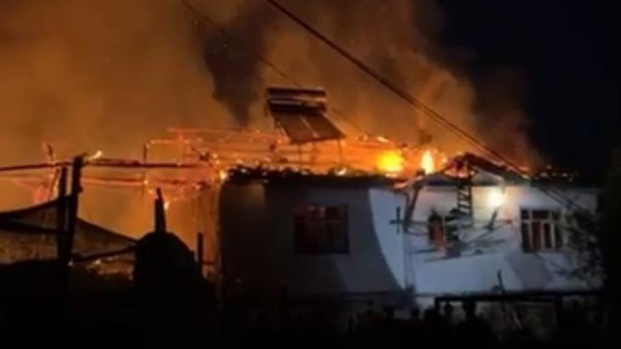 Zile’de köy konutu çıkan yangında küle döndü